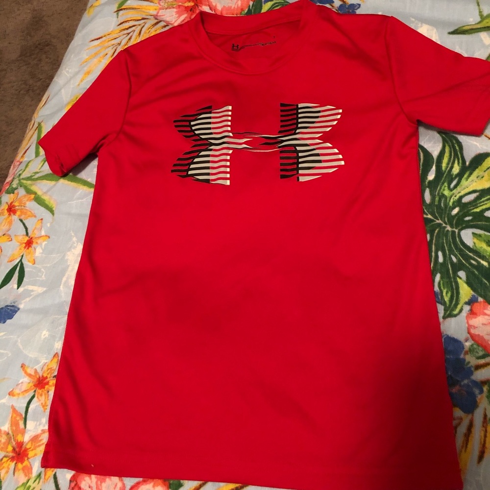Boys Under Armour Tshirt Size 7